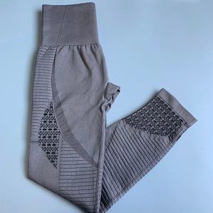 SOLD - Grey Energy Seamless Leggings